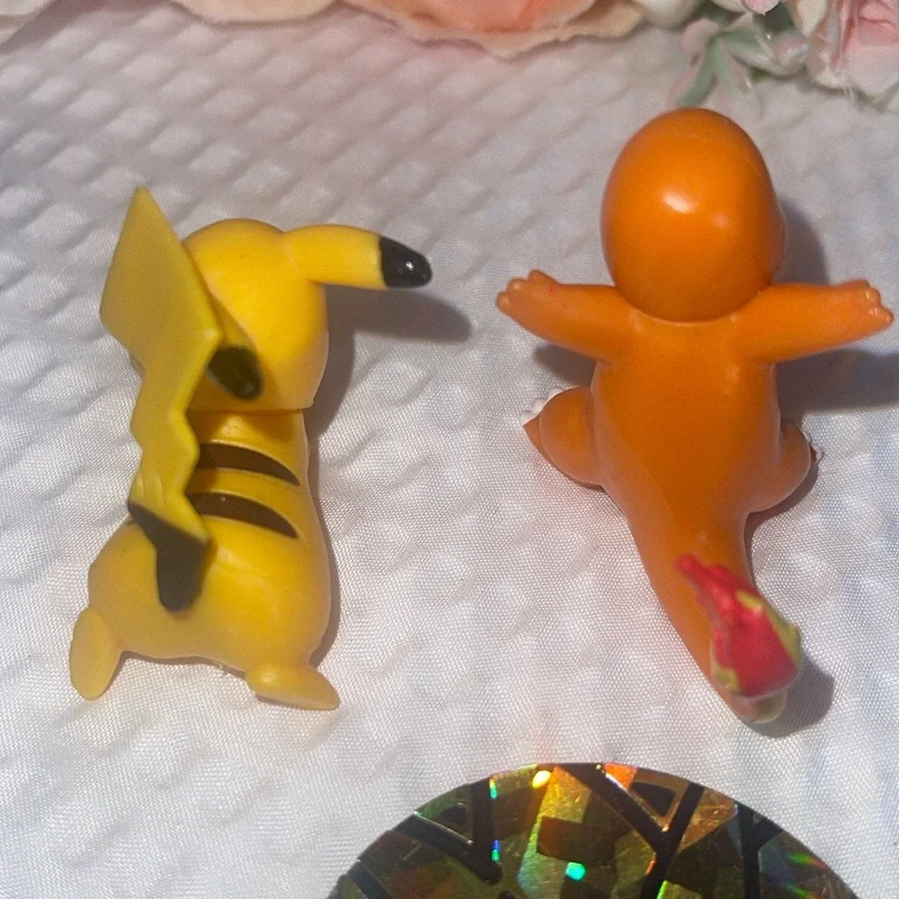 Pokemon Collection 2 - PIKACHU & Charmander Figure Nintendo Go Anime And Coin